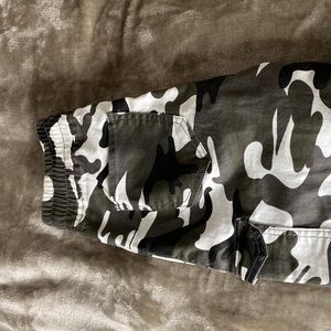 Very cute Cargo Pants Medium For Women !